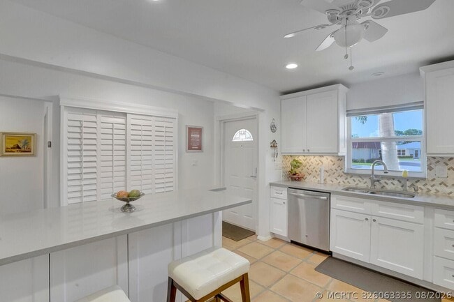 Photo - 772 Nantucket Cir Unit B
