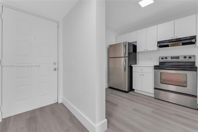 Photo - 8560 N Sherman Cir Unit 208