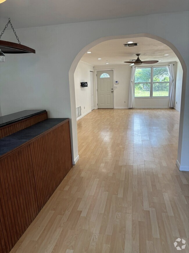 Building Photo - 9395 Melrose St Rental