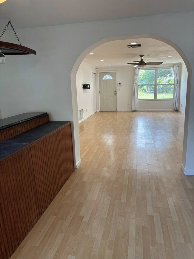 Building Photo - 9395 Melrose St Rental