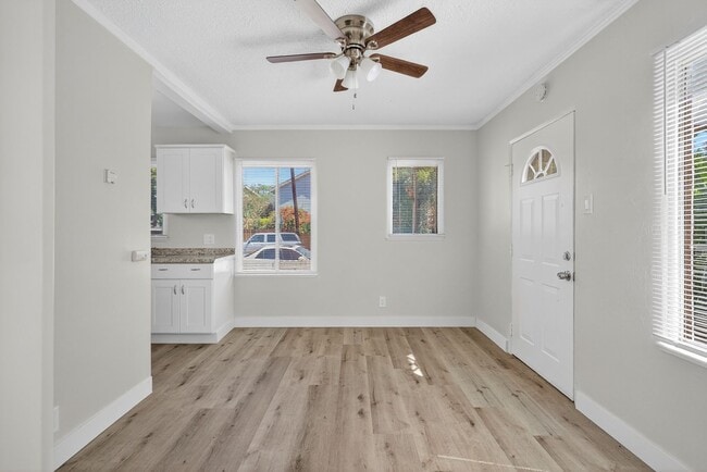 Photo - 2652 E 15th St Unidad 2652-01