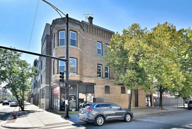 Building Photo - 1458 N Western Ave Unit 2 Rental