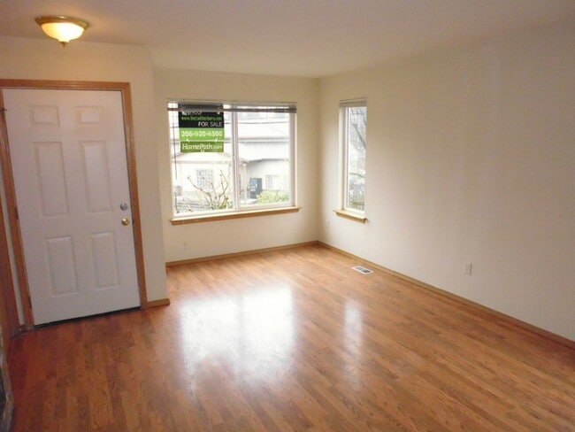 Photo - 2210 Grade Ave