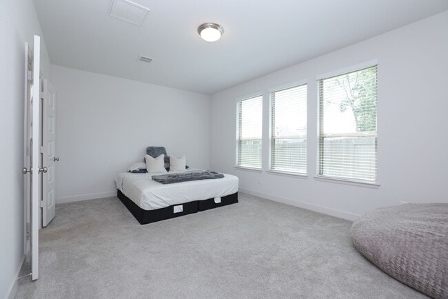 Photo - 317 Rise Ln