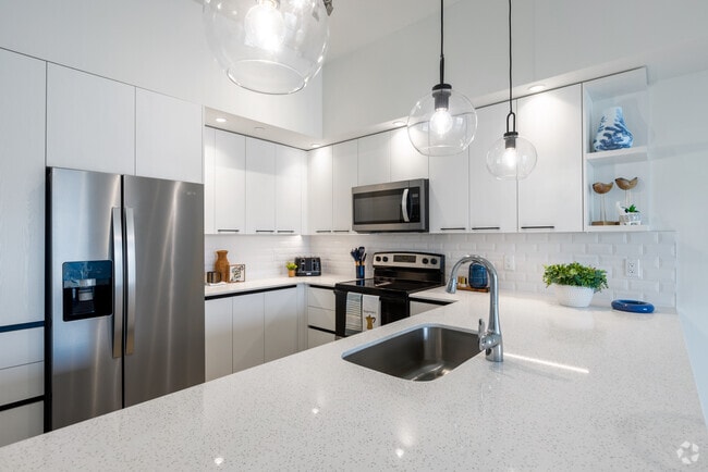 2BR, 2BA - 1044SF - Kitchen