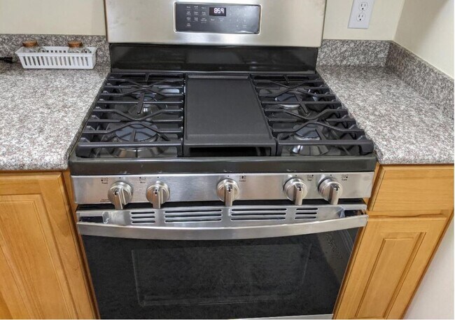 Photo - 223 W G St Unidad A