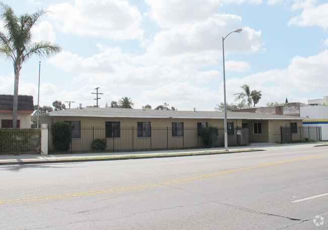 Building Photo - 10108 S Figueroa St Rental