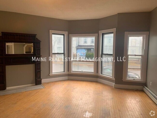 Building Photo - 372 Hammond St Unit 2 Rental