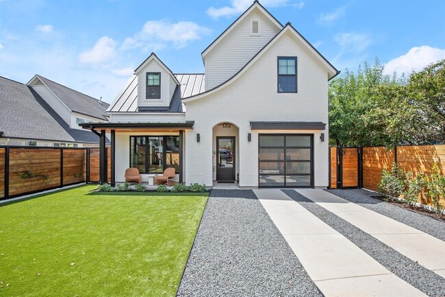 Photo - 2005 E 8th St