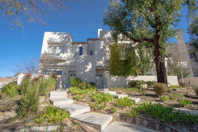 Building Photo - Charming 3-Bedroom Townhome with Dual Fireplaces and Pool Access in Stevenson Ranch!