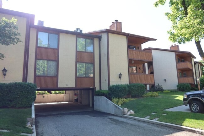Building Photo - 6851 Countrywoods Cir Rental