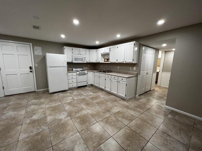 Photo - 2919 Middlesborough Ct