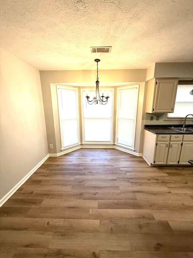 Photo - ** 4 Bed 2 bath located in Johnstown ** Call our self showing number to schedule a tour 334-366-9198