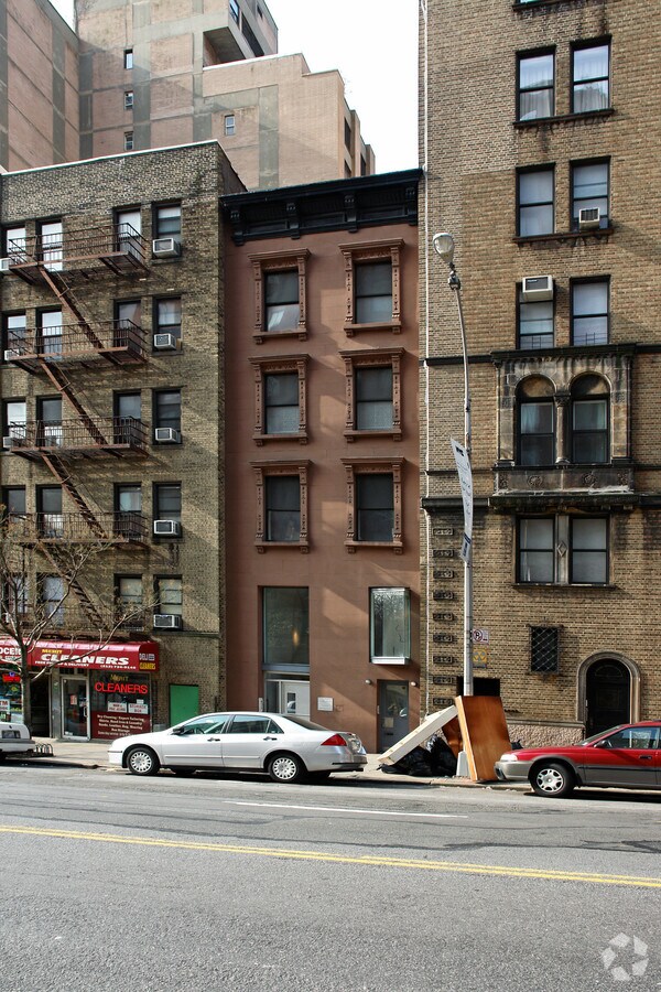 Photo - 110 W 79th St