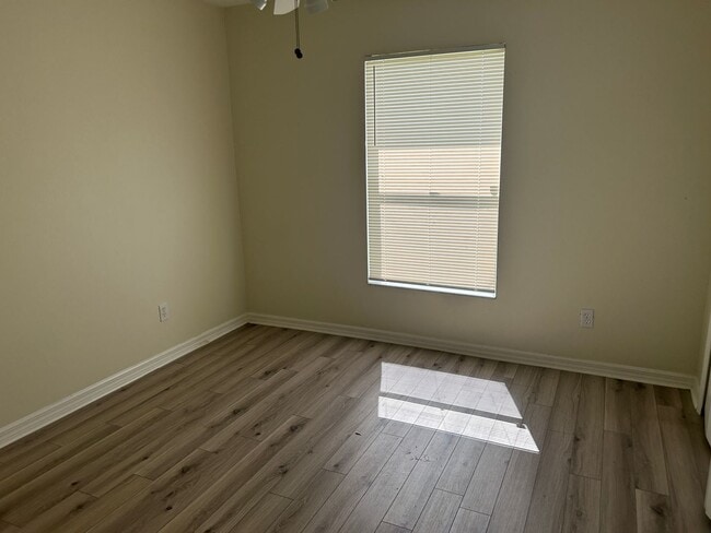 Photo - 870 Rue Labeau Cir
