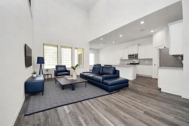 Photo - 501 Newcomb Holw Dr