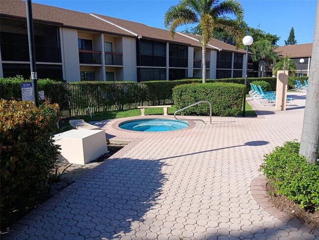 Photo - 2339 SW 15th St Unidad 19