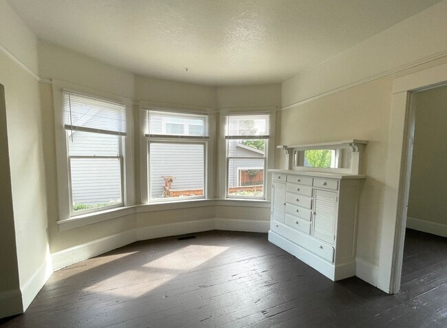 Photo - 4507 N Gantenbein Ave
