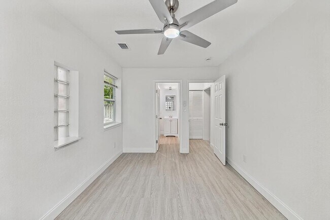Photo - 317 SW 19th St