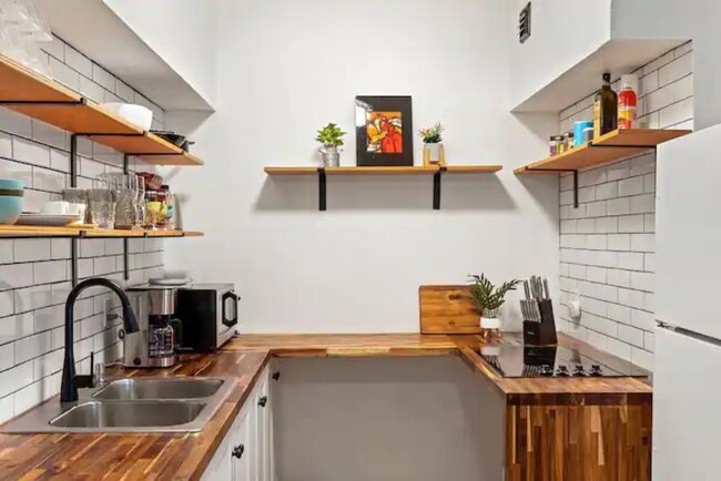 Photo - 2627 Douglas Ave