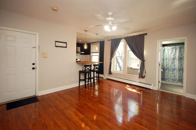 Building Photo - 109 Bowers St Unit 2