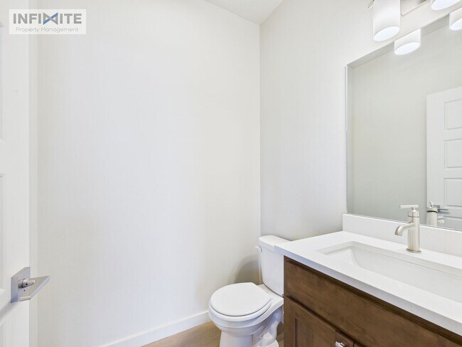 Photo - 3 Bedroom plus office space - Modern Comfo...