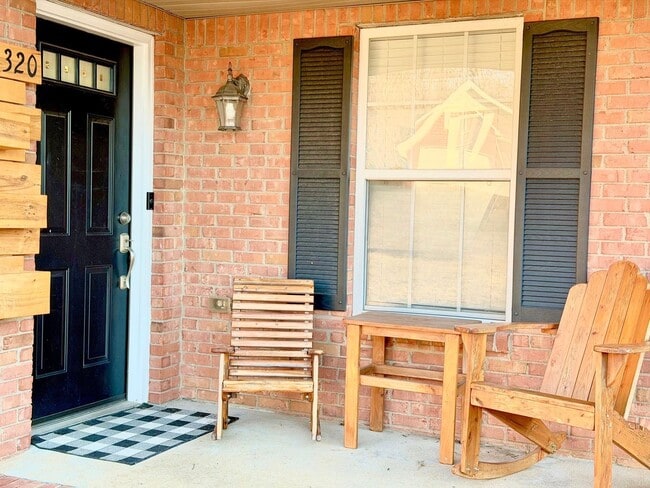 Photo - 320 Cottonwood Ct