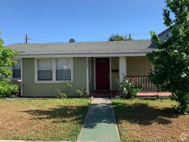 Building Photo - 1022 E Erna Ave Rental