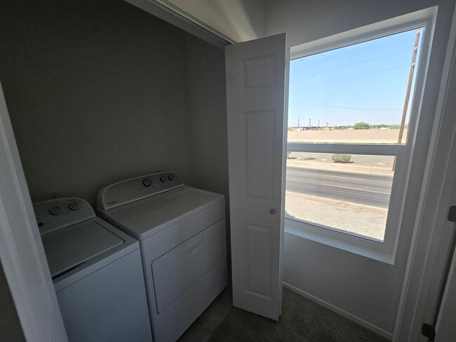 Photo - 833 S Avenue A