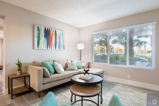 1BR, 1BA - 640SF