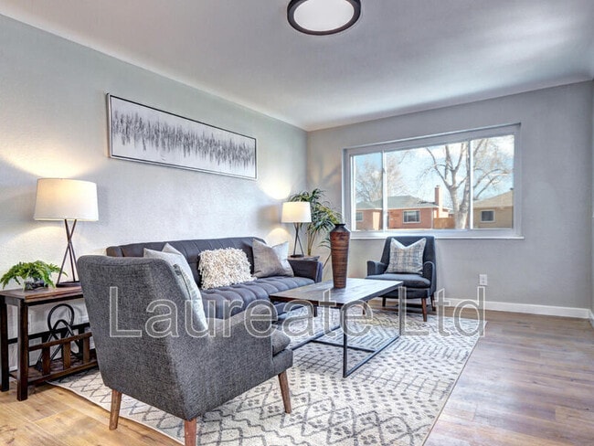 Photo - 3033 Leyden St