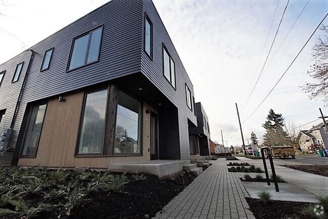 Building Photo - Beautiful 2Bed + 2.5Bath Modern Home Locat...