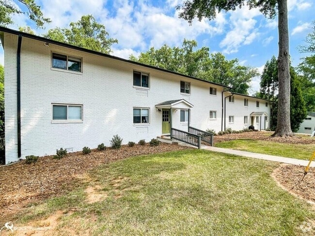 Building Photo - 711 Oakview Rd Rental