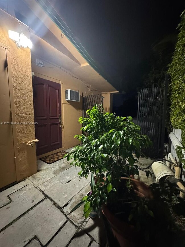 Building Photo - 89xx SW 83rd St Unit 1 Rental