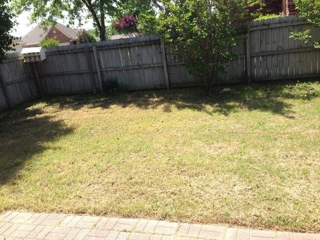 Photo - Great 3br/2ba Cordova home. Fenced backyard and eat in kitchen. Pets are welcome, fees apply.