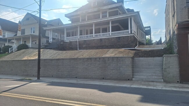 Building Photo - 1209 Providence Rd Unit 2A Rental