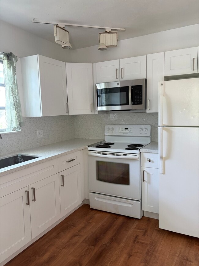 Photo - 117 N Bay Harbor Dr Unit Upstairs