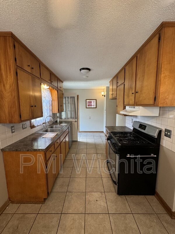 2322 W 29th St S