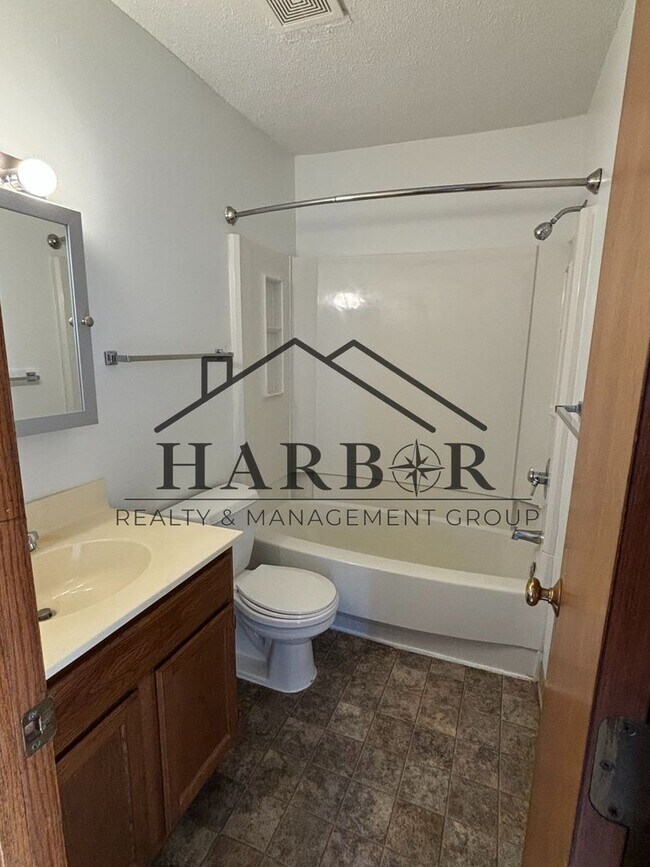 Photo - 110 2nd Ave NE Unit 110 - 304