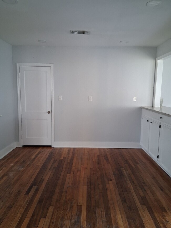 Photo - 611 Avalon Rd