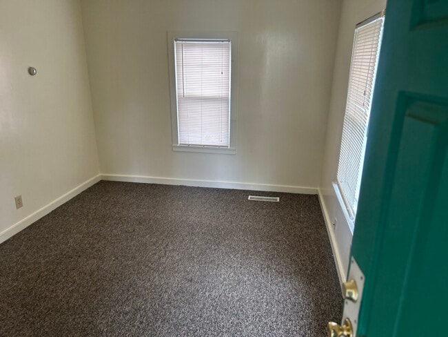 Photo - 503 Allyn St