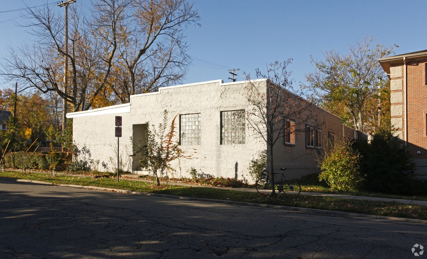 Photo - 211 E Davis Ave