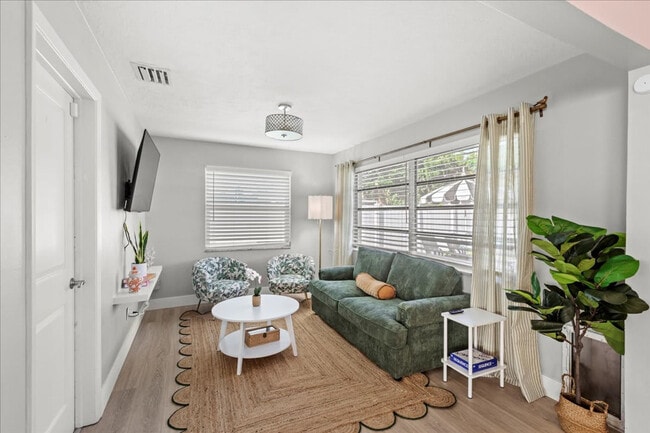 Building Photo - 1775 Eaton Dr Rental