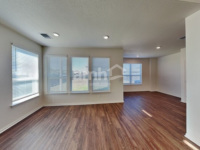 Photo - 207 Pebble Creek Run