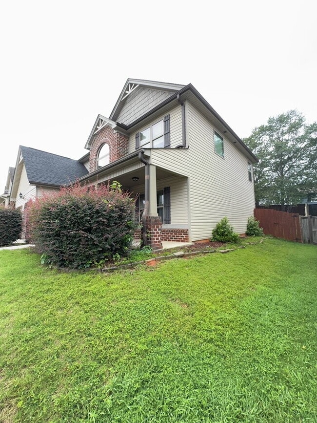 Photo - "Spacious 4-Bed Oasis with 2.5 Baths in Charming Simpsonville – 2400 Sq Ft of Comfort Awaits!"