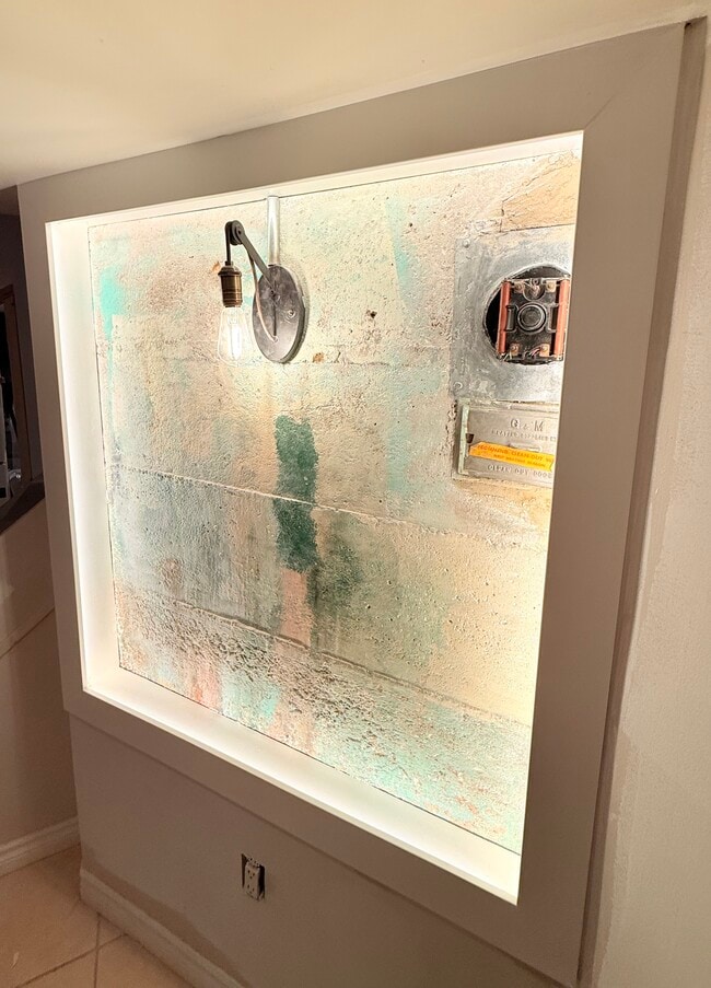 Building Photo - 2A Tiverton Av