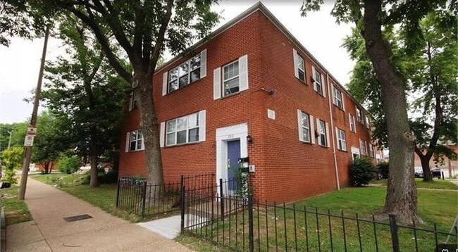 Photo - Charming 2 Bedroom Apartment Unit Apt. B