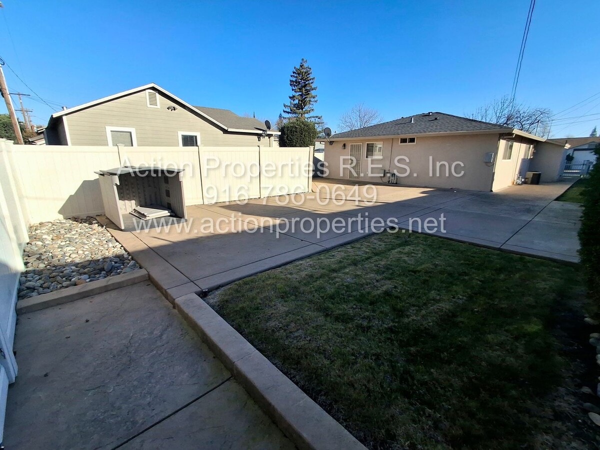 Photo - Central Roseville Immaculate Updated Single Story 2 Bedroom 1 Bathroom, New Paint, Fenced Yard