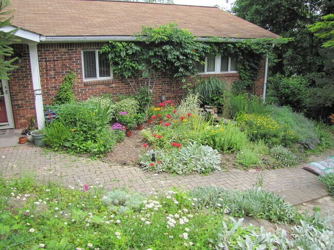 Building Photo - 116 Oakview Dr Rental