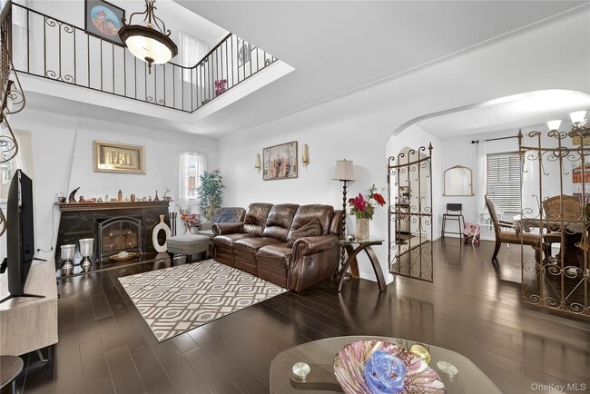 Photo - 82-58 235th St